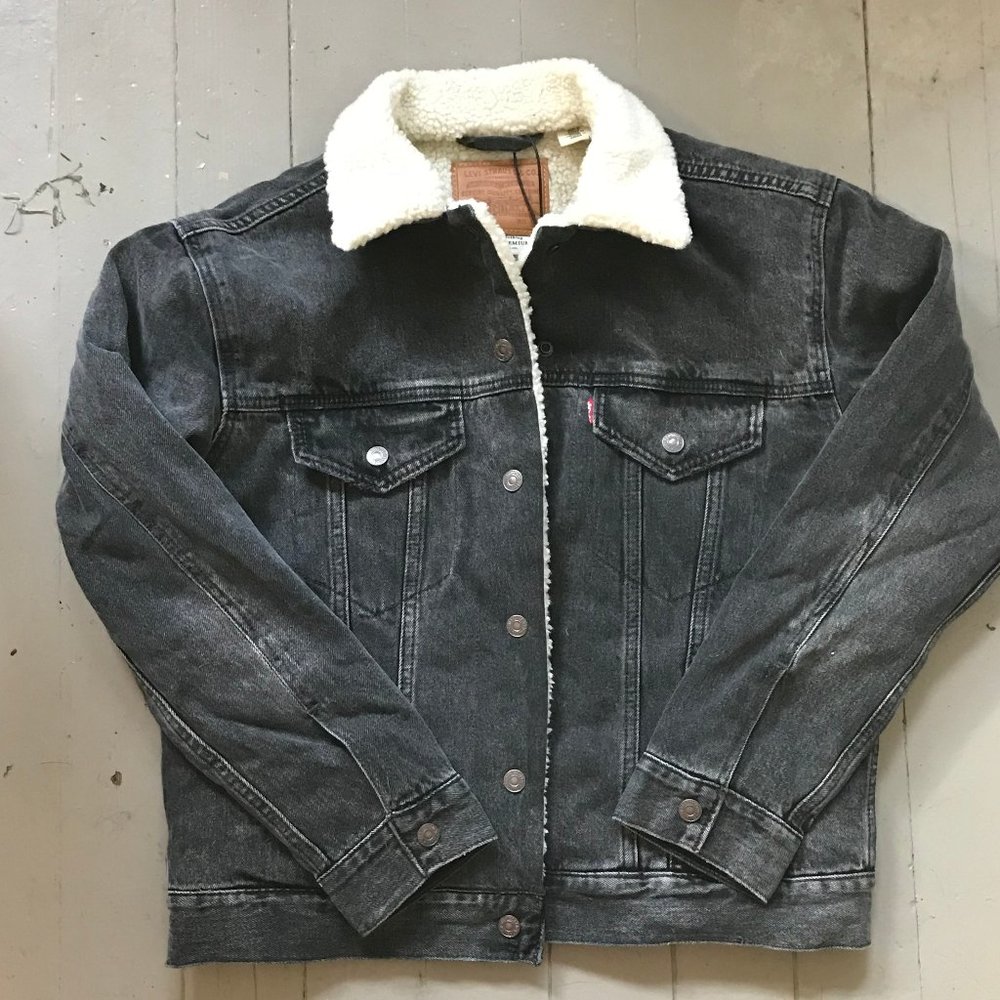 *NWT* Levi's Ex-Boyfriend Sherpa Trucker